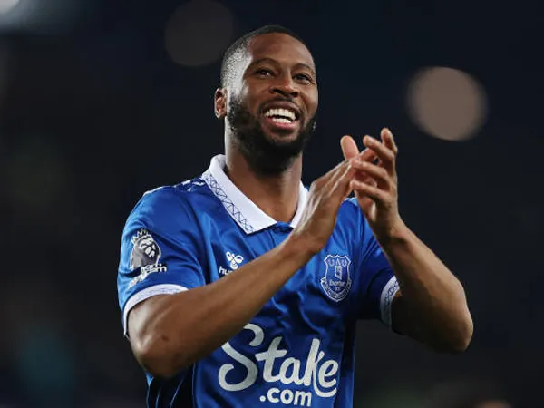 Senang Baca Kritik, Striker Everton Ingin Buktikan Diri