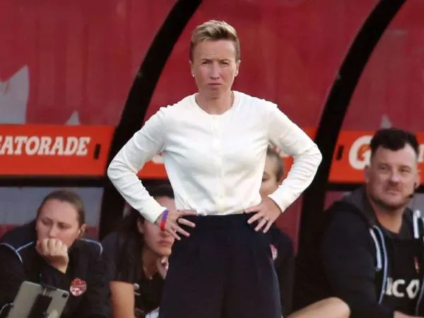 Gara-gara skandal penggunaan drone ini, Bev Priestman dicopot dari posisinya sebagai pelatih timnas putri Kanada. (Foto: Canada Times)