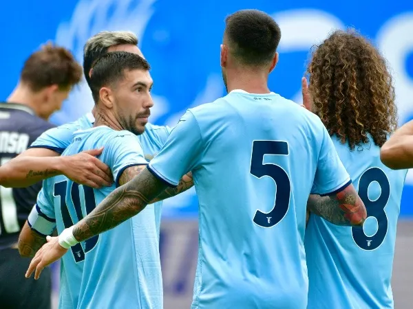 Lazio menang 3-0 vs Rostock