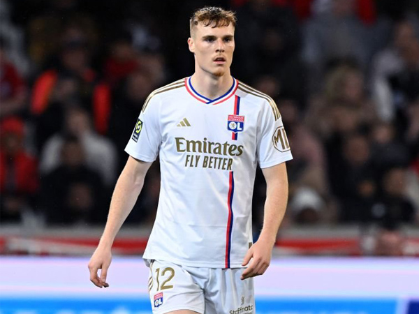 Everton Segera Tuntaskan Transfer Jake O'Brien dari Lyon