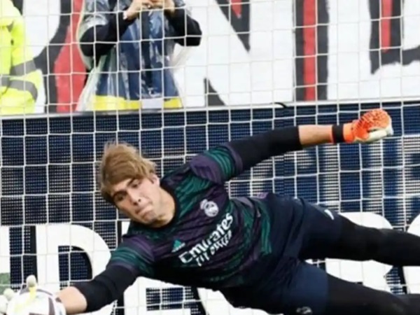 Carlo Ancelotti Memanggil Kiper Muda Real Madrid itu ‘Buffon’