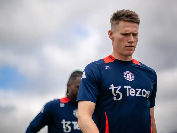 Manchester United Tolak Tawaran Fulham untuk Scott McTominay