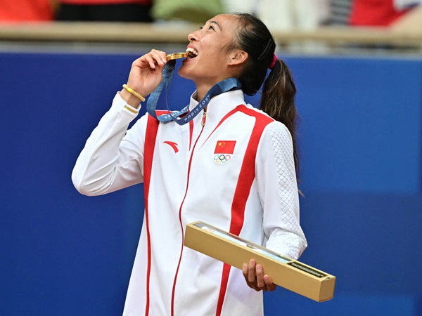 Bagi Zheng Qinwen, Setiap Babak Di Olimpiade Terasa Emosional