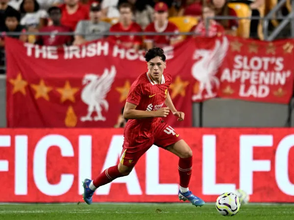 Susul Calvin Ramsay, Liverpool Pinjamkan Luke Chambers ke Wigan Athletic