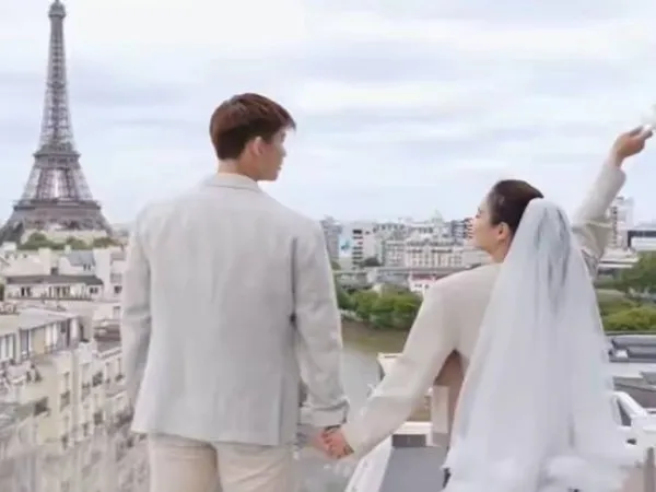 Olimpiade Usai, Huang Yaqiong Liu Yuchen Ambil Foto Prewedding di Paris