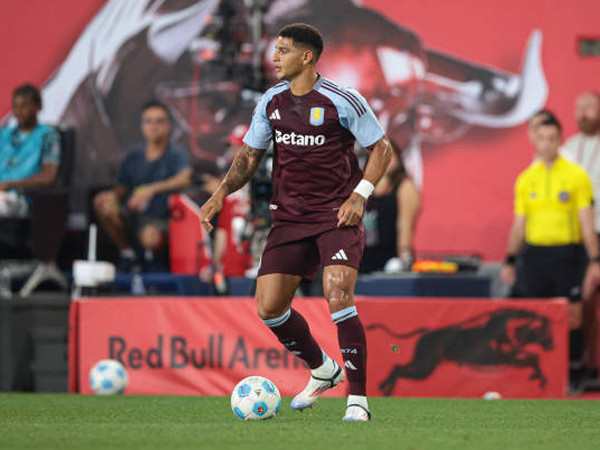 West Ham United Pertimbangkan Rekrut Diego Carlos dari Aston Villa