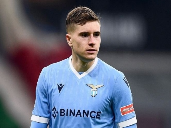 Gelandang Terpinggirkan Lazio Diminati Tiga Klub Musim Panas Ini