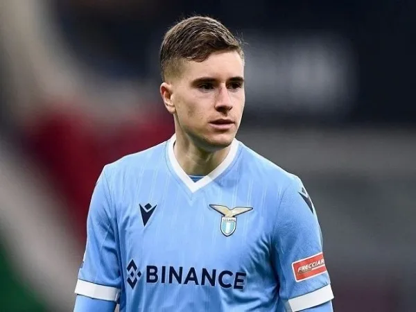 Gelandang Terpinggirkan Lazio Diminati Tiga Klub Musim Panas Ini