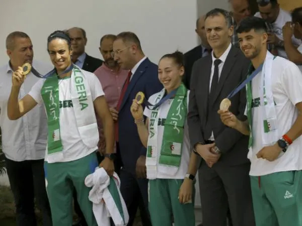 Juara Olimpiade Imane Khelif Pulang Disambut Hangat Di Aljazair