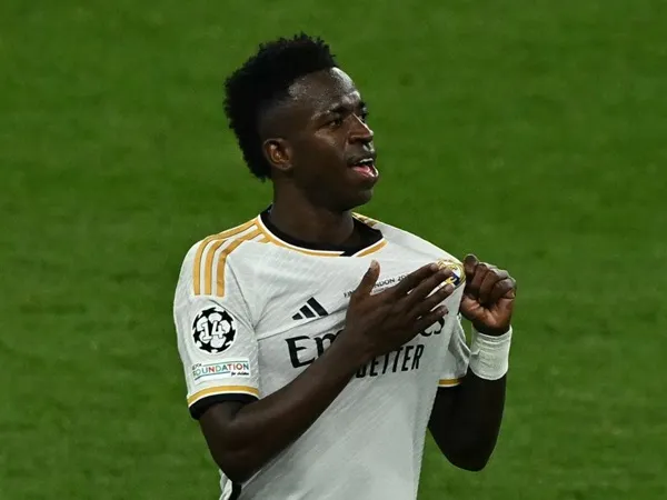 Carlo Ancelotti Tegaskan Rumor Vinicius Jr ke Arab Saudi Hanya Spekulasi