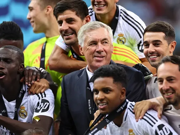 Carlo Ancelotti Bangga Antarkan Real Madrid Juara Piala Super Eropa
