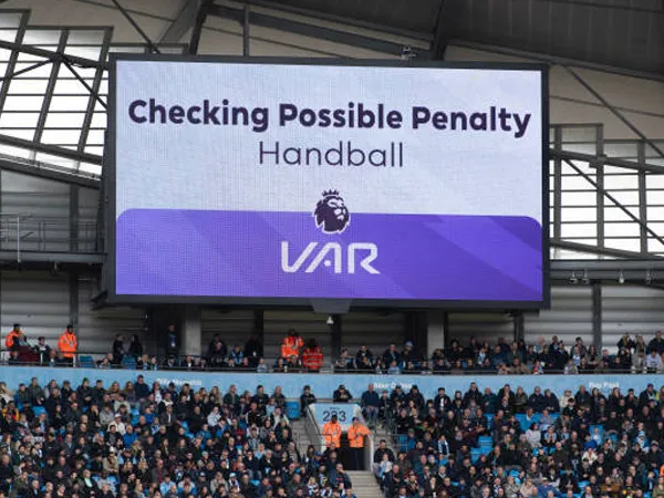 Perubahan VAR di Premier League: Lebih Cepat, Lebih Sedikit, Lebih Efisien?