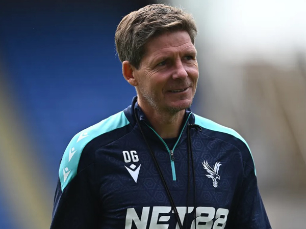 Oliver Glasner Ungkap Alasan Pinjamkan Jesurun Rak-Sakyi