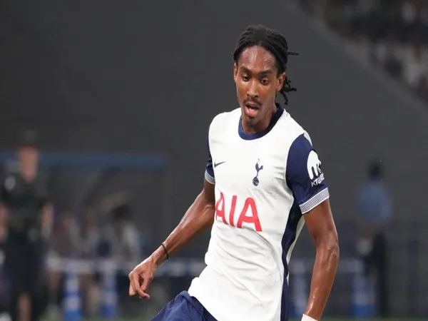 Postecoglou Komentari Situasi Terkini Djed Spence di Tottenham