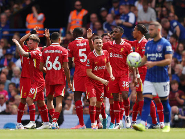 Jika Ingin Bersaing, Asmir Begovic Nilai Liverpool Harus Perkuat Skuat