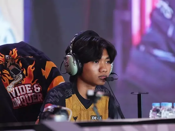 Azuraa Senang Lakukan Debut Bersama Dewa United Esports