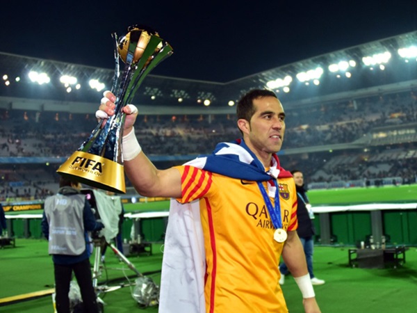 Claudio Bravo Jelaskan Perbedaan Barcelona dengan Man City