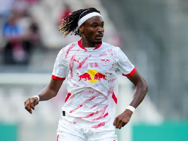 Newcastle United memandang Mohamed Simakan sebagai alternatif Marc Guehi