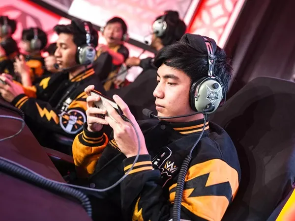 Goldlaner Senior Dewa United Tanggapi Debut Azuraa di MPL ID