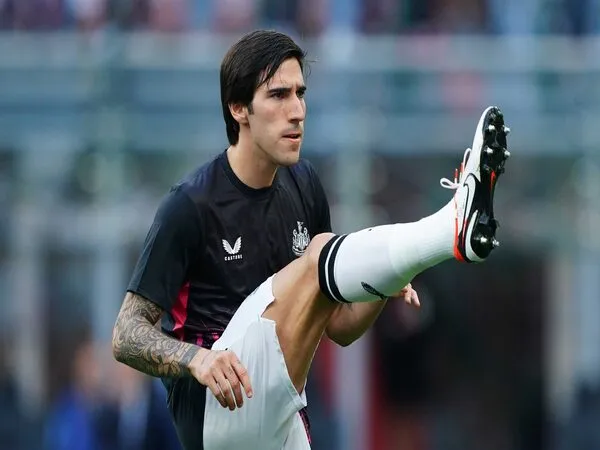 Sandro Tonali sudah tidak sabar untuk kembali memperkuat Newcastle United, usai menjalani skorsing larangan bermain selama 10 bulan akibat kecanduan judi bola / via Getty Images