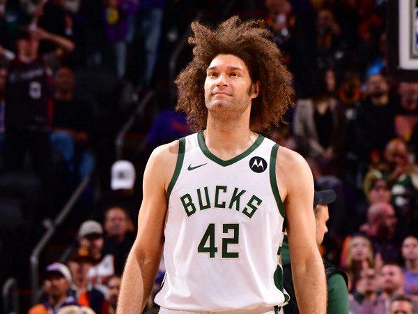 Tak Laku di NBA, Robin Lopez Buka Opsi ke Eropa