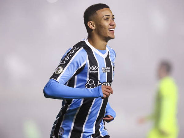 Perkuat Lini Serang, Brentford Resmi Datangkan Gustavo Nunes dari Gremio