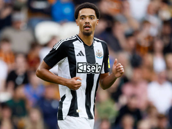 Bek Newcastle United, Jamal Lewis Resmi Dipinjamkan ke Sao Paulo