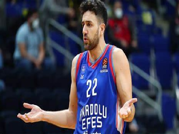 Vasilije Micic Tegaskan Akan Bertahan dengan Hornets