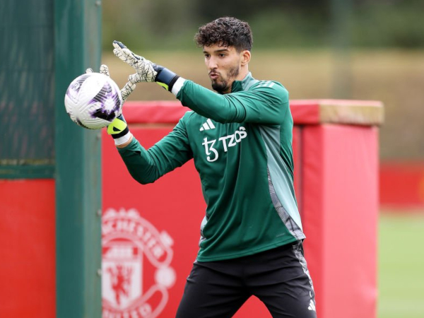 Altay Bayindir Optimis Dapat Menit Bermain Lebih Baik di MU