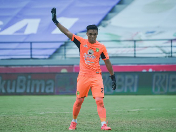 Ernando Ari Bidik Clean Sheet Ke-4, Optimistis Tekuk Persis Solo