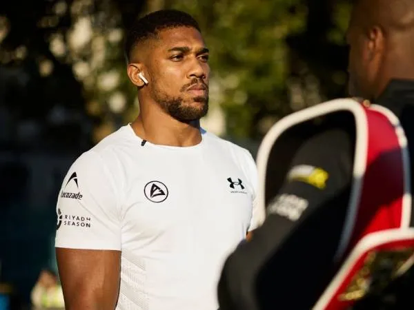 Anthony Joshua terlihat sedang mempersiapkan diri untuk pertarungan melawan Daniel Dubois. (Foto: Sky Sports)