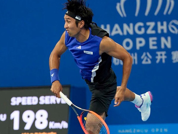 Yasutaka Uchiyama Permalukan Petenis Unggulan Pertama Di Hangzhou