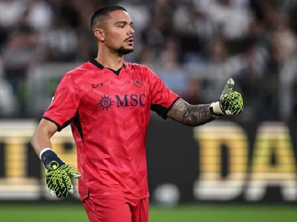 Elia Caprile Pahami Alasan Juventus Protes Penalti Kontra Napoli