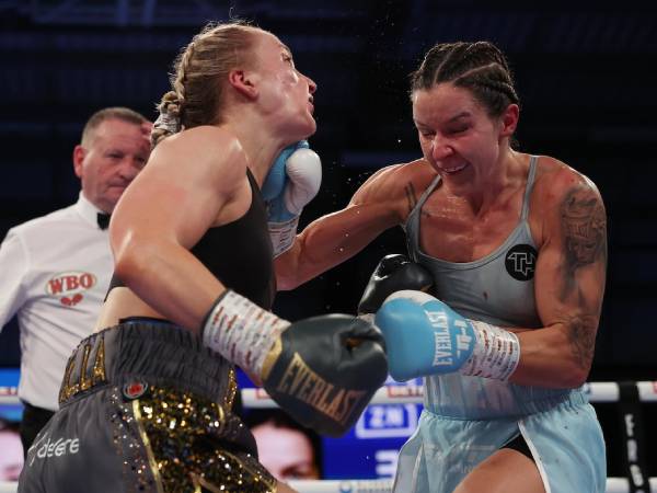 Kalahkan Rhiannon Dixon, Terri Harper Rebut Gelar Kelas Ringan WBO