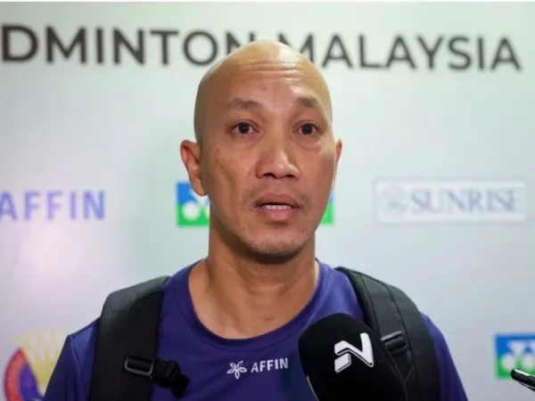 Pelatih Indonesia Jeffer Rosobin Bawa Malaysia Raih Medali Piala Suhandinata