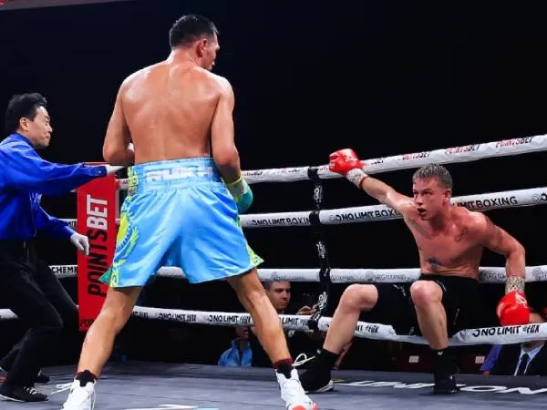 Janibek Alimkhanuly Sukses Pertahankan Gelar Kelas Menengah IBF dan WBO