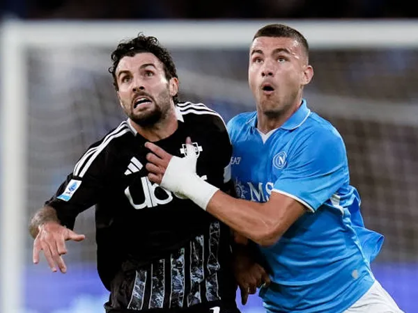 Sebagai Ucapan Terima Kasih, Como Berikan Penghargaan Kepada Fans Napoli