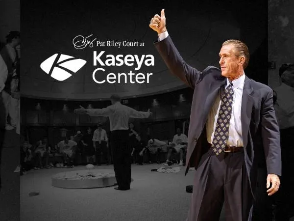 Pat Riley mengikuti mantan pelatih kepala Boston Celtics, Red Auerbach, sebagai dua pelatih yang menerima kehormatan ini. (Foto: NBA)