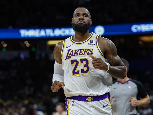 LeBron James sempat murka kepada Darvin Ham karena batasi menit bermainnya musim lalu.