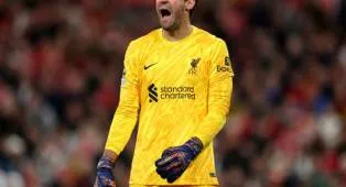 Alisson Becker Bisa Kehilangan Tempat di Timnas Brasil, Apa Penyebabnya?
