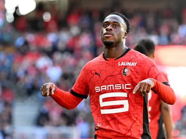 Mengenal Arnaud Kalimuendo, Bintang Muda Rennes yang Jadi Target Juventus