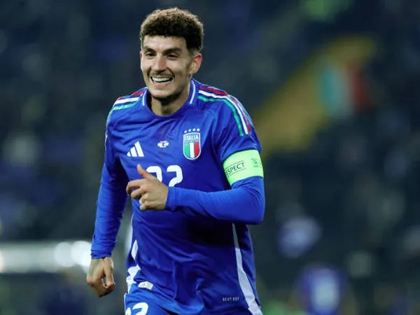 Dua Gol dan Ban Kapten, Malam Bersejarah untuk Giovanni Di Lorenzo