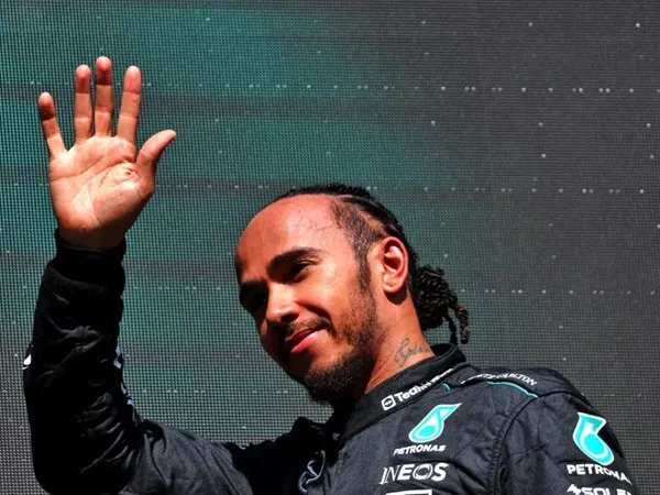 Lewis Hamilton Coba Antarkan Ferrari Kembali ke Tangga Juara