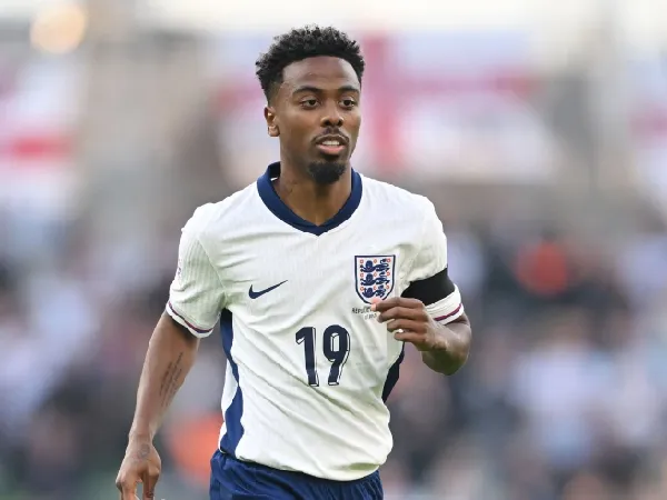Angel Gomes bisa berduet dengan Declan Rice di Arsenal