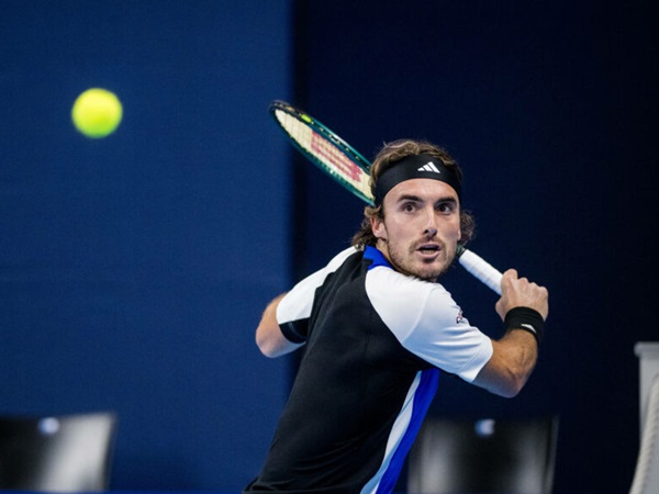 Stefanos Tsitsipas Bertahan Sekuat Tenaga Di Antwerp