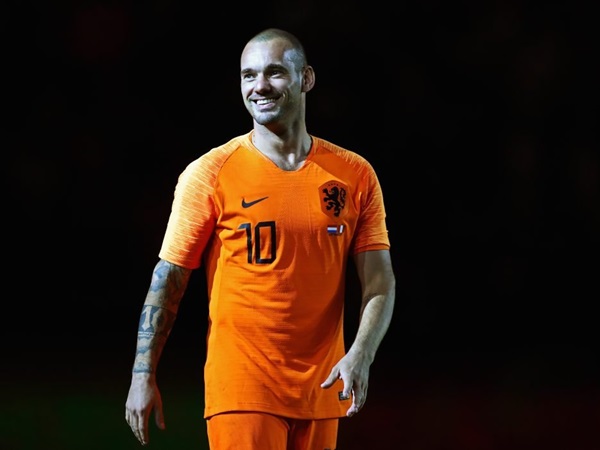 Wesley Sneijder Sebut Busquets Pemain yang Cengeng