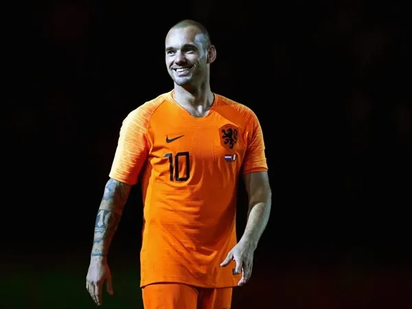 Wesley Sneijder Sebut Busquets Pemain yang Cengeng