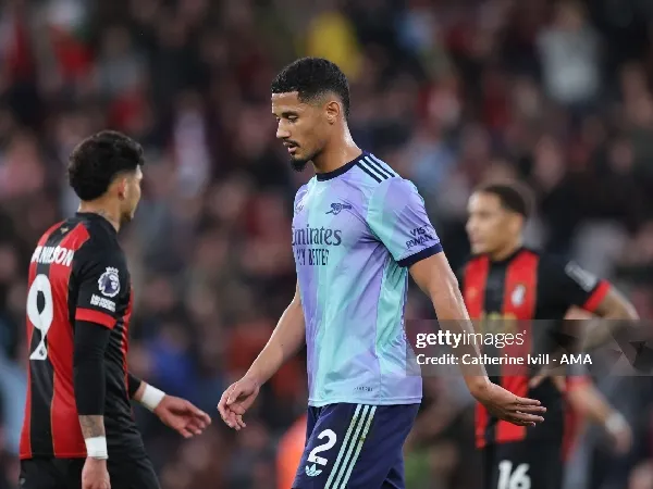 Bek Arsenal, William Saliba, mendapat kartu merah di laga melawan Bournemouth