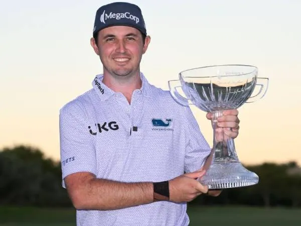 J.T. Poston Juarai Shriners Children's Open, Raih Gelar PGA Tour Ketiga