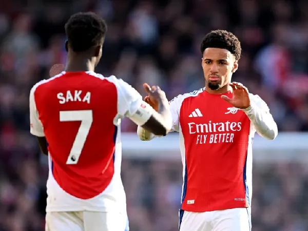 Bukayo Saka dan Ethan Nwaneri